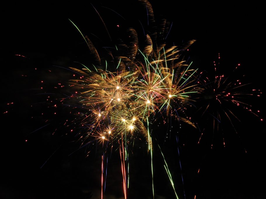 Feuerwerk mit bunten Effekten