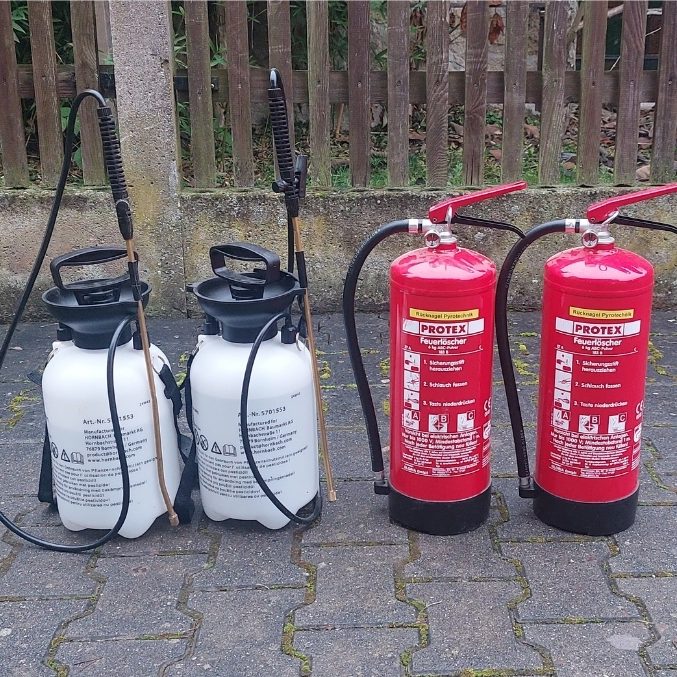 bereitstehende Löschmittel Feuerwerk